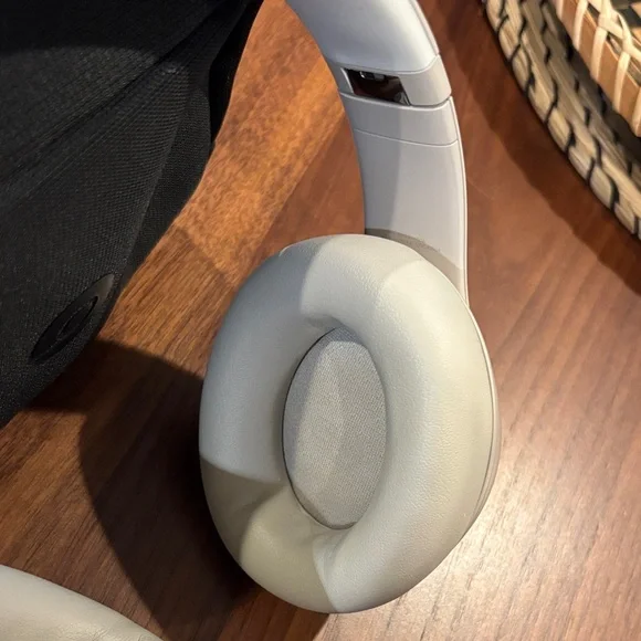 Beats Studio Pro Wireless Headphones in Sandstone - Picture 5 of 9